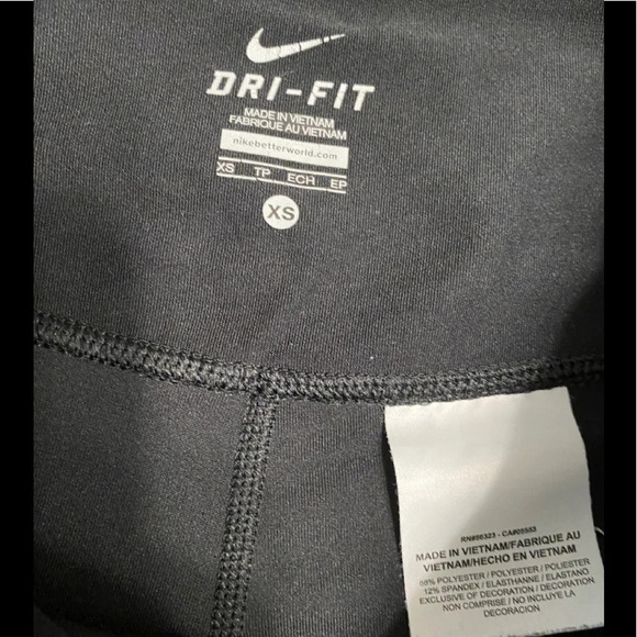 Nike Dri-Fit Black Cropped Yoga Pants - Picture 4 of 5